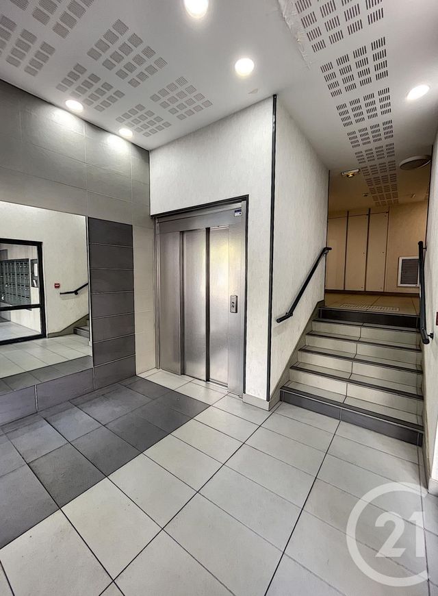 Afficher la photo en grand Appartement F3 à vendre - 3 pièces - 63.98 m2 - ST DENIS - 93 - ILE-DE-FRANCE - Century 21 Riva Immobilier