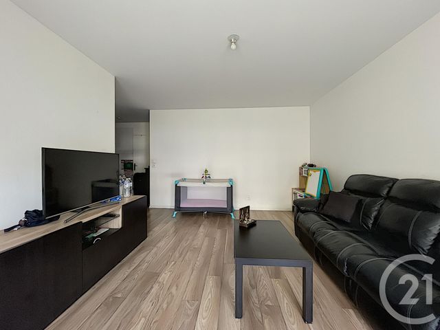 Afficher la photo en grand Appartement F3 à vendre - 3 pièces - 63.98 m2 - ST DENIS - 93 - ILE-DE-FRANCE - Century 21 Riva Immobilier