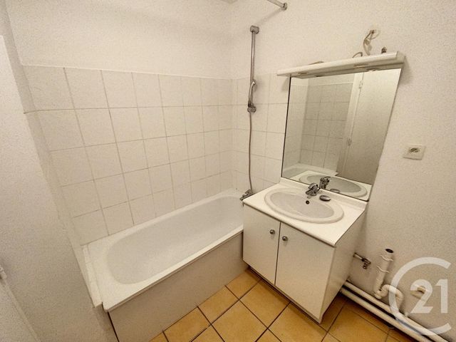 Appartement F3 à vendre - 3 pièces - 63.66 m2 - ST DENIS - 93 - ILE-DE-FRANCE - Century 21 Riva Immobilier Appartement F3 à vendre - 3 pièces - 63.66 m2 - ST DENIS - 93 - ILE-DE-FRANCE - Century 21 Riva Immobilier