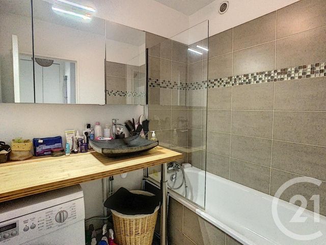 Appartement F3 à vendre - 3 pièces - 62.18 m2 - ST DENIS - 93 - ILE-DE-FRANCE - Century 21 Riva Immobilier Appartement F3 à vendre - 3 pièces - 62.18 m2 - ST DENIS - 93 - ILE-DE-FRANCE - Century 21 Riva Immobilier