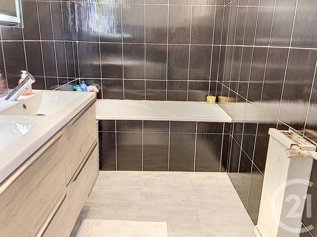 Afficher la photo en grand Appartement F5 à vendre - 5 pièces - 102.0 m2 - L ILE ST DENIS - 93 - ILE-DE-FRANCE - Century 21 Riva Immobilier