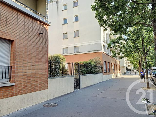 Afficher la photo en grand parking à vendre - 15.0 m2 - LA PLAINE ST DENIS - 93 - ILE-DE-FRANCE - Century 21 Riva Immobilier