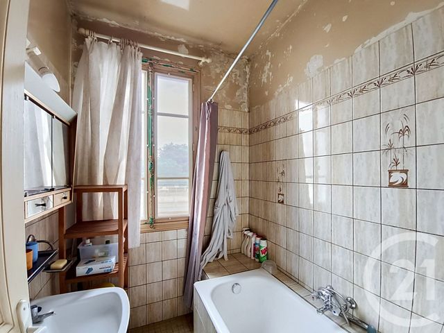Appartement F4 à vendre - 4 pièces - 114.44 m2 - ST DENIS - 93 - ILE-DE-FRANCE - Century 21 Riva Immobilier