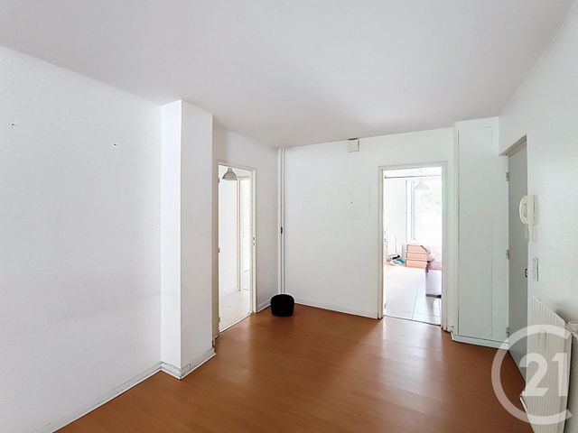 Afficher la photo en grand Appartement F2 à vendre - 2 pièces - 65.99 m2 - ST DENIS - 93 - ILE-DE-FRANCE - Century 21 Riva Immobilier