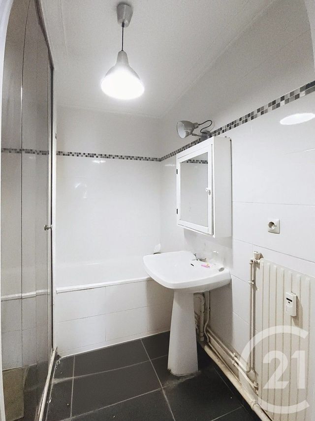 Afficher la photo en grand Appartement F2 à vendre - 2 pièces - 65.99 m2 - ST DENIS - 93 - ILE-DE-FRANCE - Century 21 Riva Immobilier