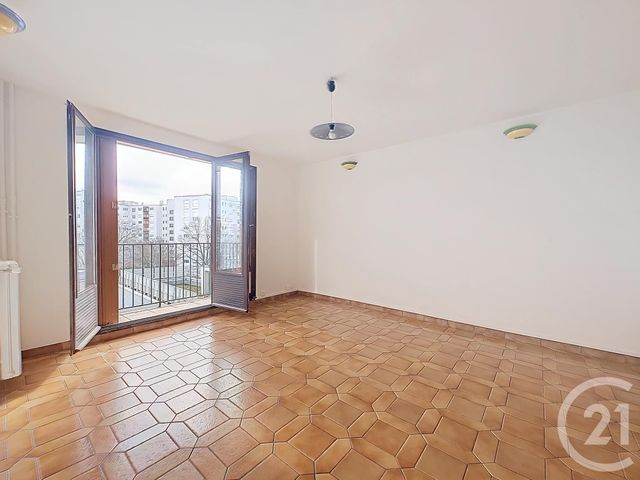 Appartement F3 à vendre - 3 pièces - 57,80 m2 - St Denis - 93 - ILE-DE-FRANCE