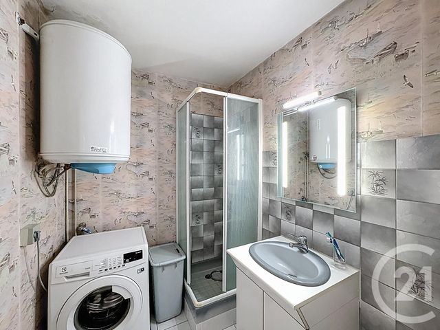 Appartement F4 à vendre - 4 pièces - 66.97 m2 - ST DENIS - 93 - ILE-DE-FRANCE - Century 21 Riva Immobilier