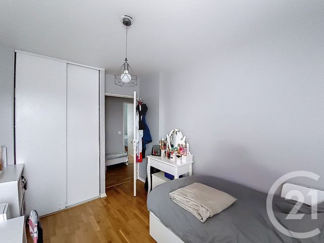 Appartement F4 à vendre - 4 pièces - 75.91 m2 - ST DENIS - 93 - ILE-DE-FRANCE - Century 21 Riva Immobilier