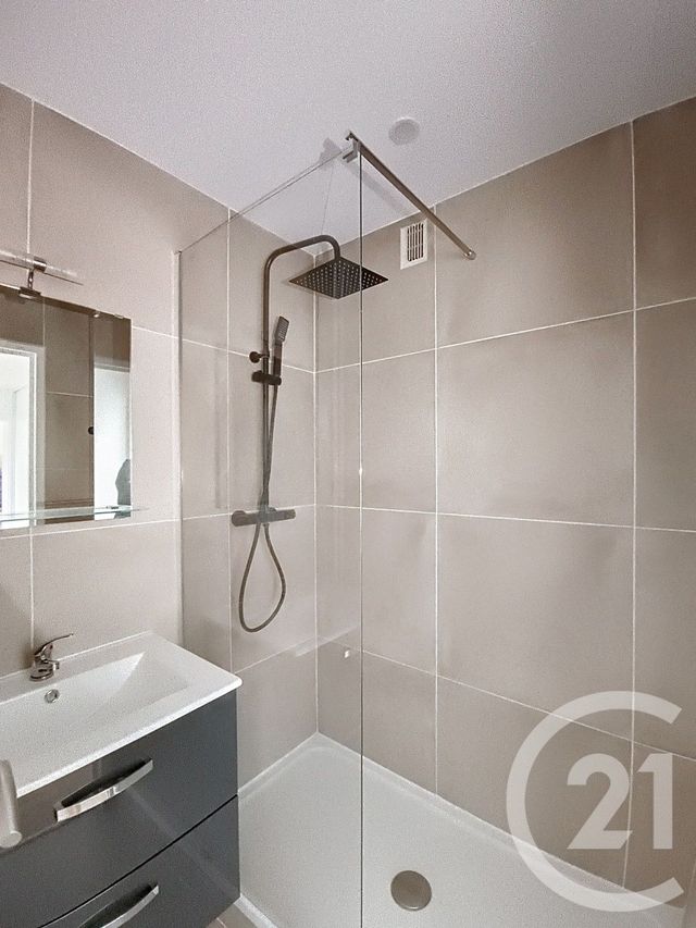 Appartement F2 à vendre - 2 pièces - 43.5 m2 - ST DENIS - 93 - ILE-DE-FRANCE - Century 21 Riva Immobilier