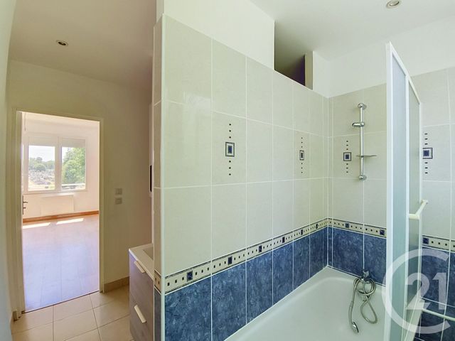 Appartement F3 à louer - 3 pièces - 62.26 m2 - ST DENIS - 93 - ILE-DE-FRANCE - Century 21 Riva Immobilier