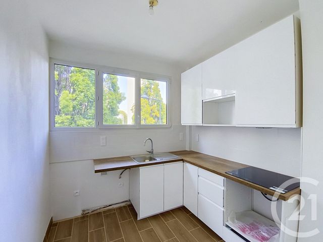 Appartement F3 à louer - 3 pièces - 62.26 m2 - ST DENIS - 93 - ILE-DE-FRANCE - Century 21 Riva Immobilier