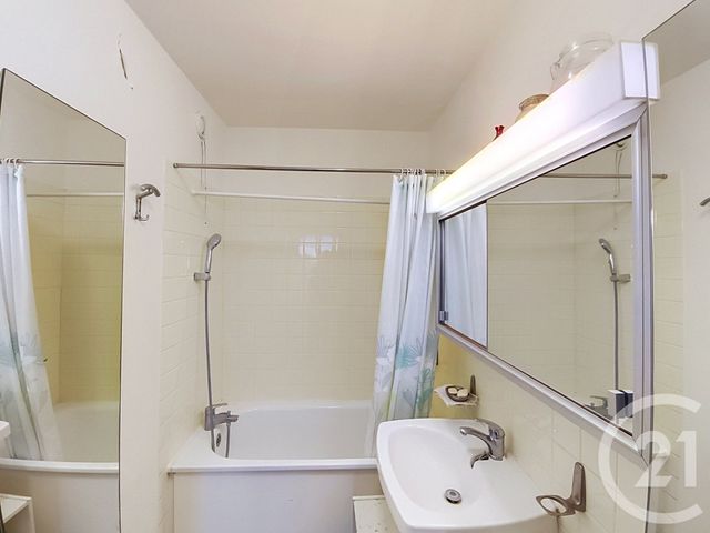 Appartement F5 à vendre - 5 pièces - 121.51 m2 - ST DENIS - 93 - ILE-DE-FRANCE - Century 21 Riva Immobilier