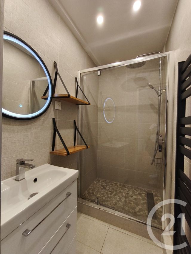 Appartement F2 à louer - 2 pièces - 56.1 m2 - ST DENIS - 93 - ILE-DE-FRANCE - Century 21 Riva Immobilier