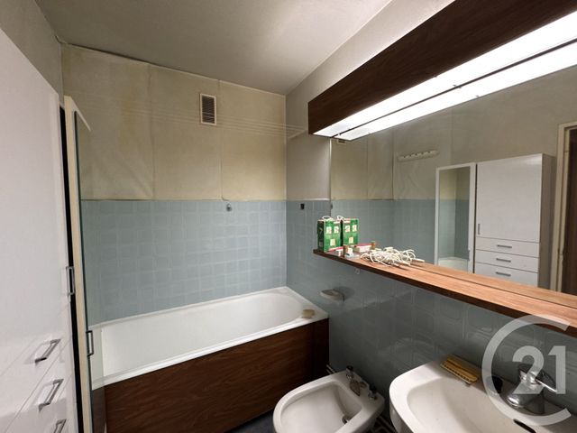 Appartement F2 à vendre - 2 pièces - 42.63 m2 - ST DENIS - 93 - ILE-DE-FRANCE - Century 21 Riva Immobilier