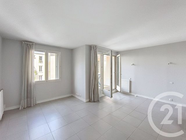 Appartement F3 à vendre - 3 pièces - 67.26 m2 - ST DENIS - 93 - ILE-DE-FRANCE - Century 21 Riva Immobilier
