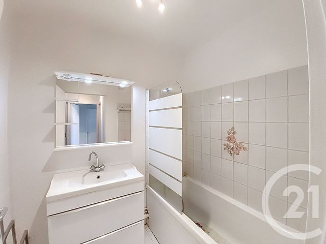 Appartement F3 à vendre - 3 pièces - 67.26 m2 - ST DENIS - 93 - ILE-DE-FRANCE - Century 21 Riva Immobilier