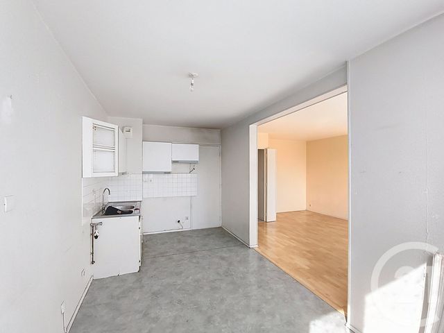 Appartement F2 à vendre - 2 pièces - 52.38 m2 - ST DENIS - 93 - ILE-DE-FRANCE - Century 21 Riva Immobilier