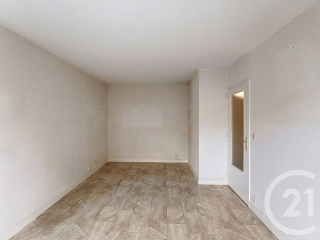 Afficher la photo en grand Appartement F1 à vendre - 1 pièce - 32.0 m2 - ST DENIS - 93 - ILE-DE-FRANCE - Century 21 Riva Immobilier