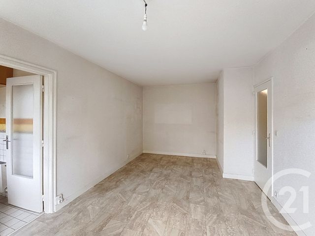 Afficher la photo en grand Appartement F1 à vendre - 1 pièce - 32.0 m2 - ST DENIS - 93 - ILE-DE-FRANCE - Century 21 Riva Immobilier