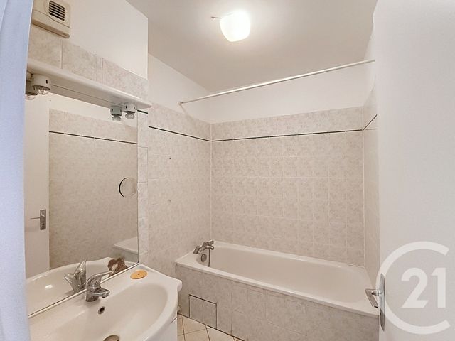 Appartement F1 à louer - 1 pièce - 32.03 m2 - ST DENIS - 93 - ILE-DE-FRANCE - Century 21 Riva Immobilier