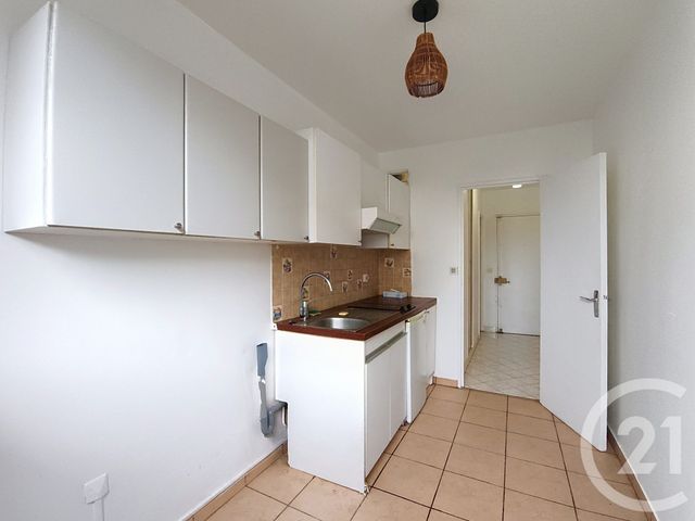 Appartement F1 à louer - 1 pièce - 32.03 m2 - ST DENIS - 93 - ILE-DE-FRANCE - Century 21 Riva Immobilier