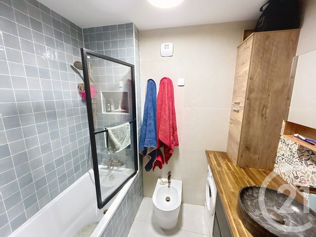 Appartement F4 à vendre - 4 pièces - 82.74 m2 - ST DENIS - 93 - ILE-DE-FRANCE - Century 21 Riva Immobilier