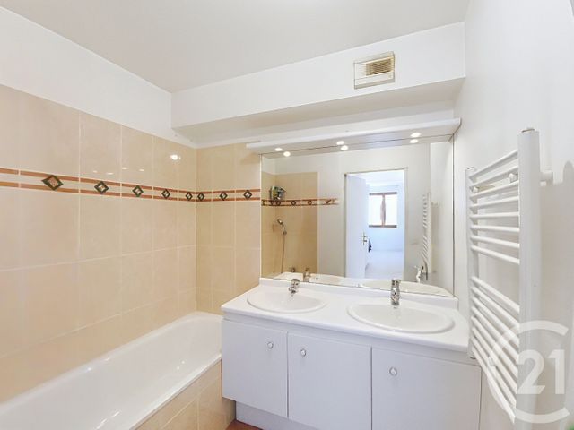Appartement F4 à vendre - 4 pièces - 79.65 m2 - ST DENIS - 93 - ILE-DE-FRANCE - Century 21 Riva Immobilier