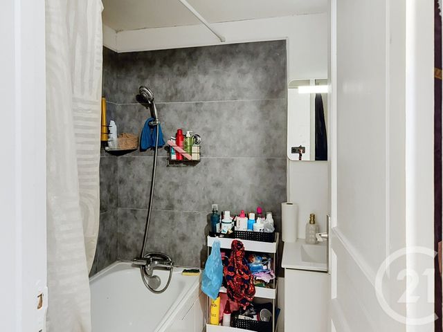 Appartement Studio à vendre - 1 pièce - 29.46 m2 - ST DENIS - 93 - ILE-DE-FRANCE - Century 21 Riva Immobilier