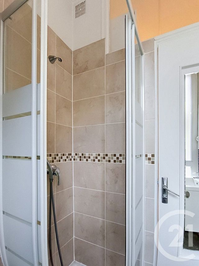 Appartement F2 à vendre - 2 pièces - 33.05 m2 - ST DENIS - 93 - ILE-DE-FRANCE - Century 21 Riva Immobilier