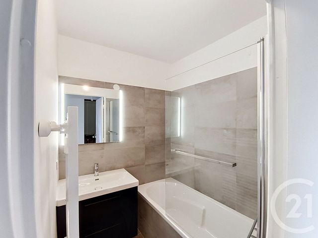 Appartement F5 à vendre - 5 pièces - 93.37 m2 - ST DENIS - 93 - ILE-DE-FRANCE - Century 21 Riva Immobilier