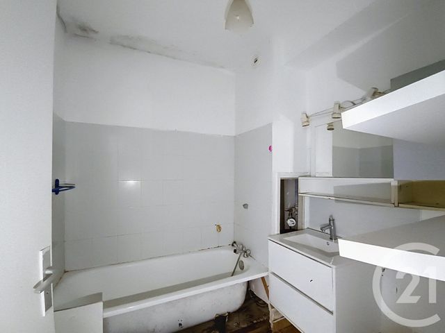 Appartement F3 à vendre - 3 pièces - 62.2 m2 - ST DENIS - 93 - ILE-DE-FRANCE - Century 21 Riva Immobilier
