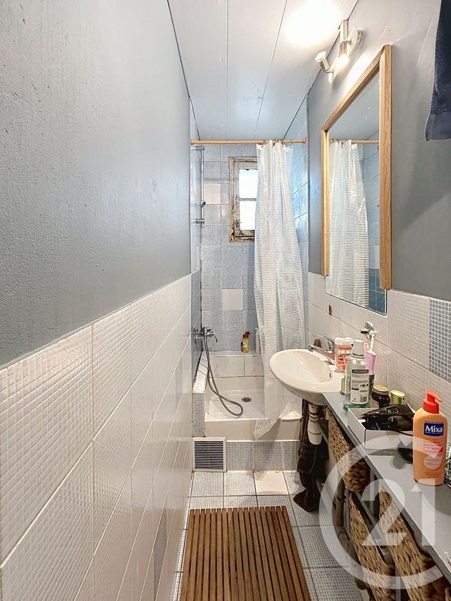 Appartement F2 à vendre - 2 pièces - 37.9 m2 - PARIS - 75018 - ILE-DE-FRANCE - Century 21 Riva Immobilier