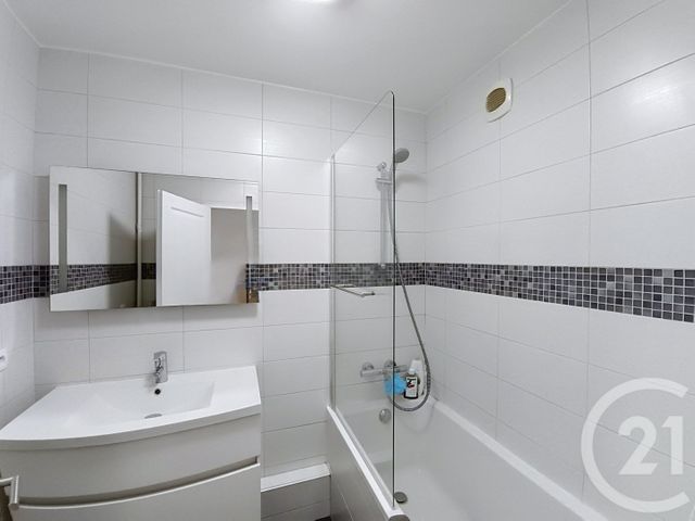 Appartement F4 à vendre - 4 pièces - 73.81 m2 - ST DENIS - 93 - ILE-DE-FRANCE - Century 21 Riva Immobilier