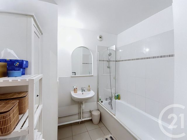 Appartement F3 à vendre - 3 pièces - 67.41 m2 - ST DENIS - 93 - ILE-DE-FRANCE - Century 21 Riva Immobilier