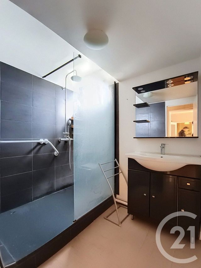 Appartement F2 à vendre - 2 pièces - 44.18 m2 - ST DENIS - 93 - ILE-DE-FRANCE - Century 21 Riva Immobilier