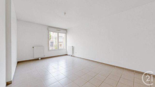 Appartement F4 à vendre - 4 pièces - 76 m2 - Aubervilliers - 93 - ILE-DE-FRANCE