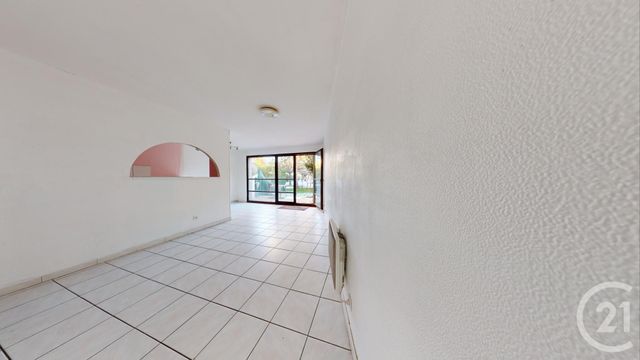 Appartement F4 à vendre - 4 pièces - 81 m2 - La Courneuve - 93 - ILE-DE-FRANCE